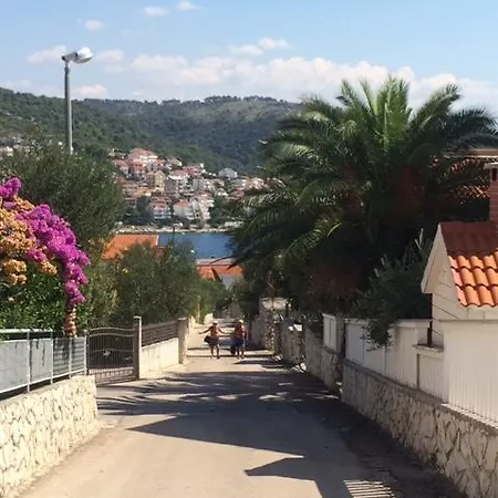 Suz-ana Trogir