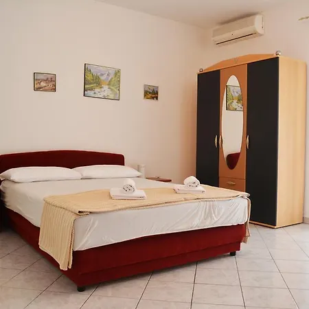 Suz-ana Trogir